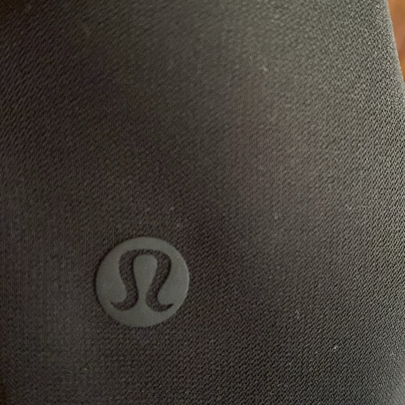 Lululemon On The Fly Wide Leg Pant! - Picture 3 of 4